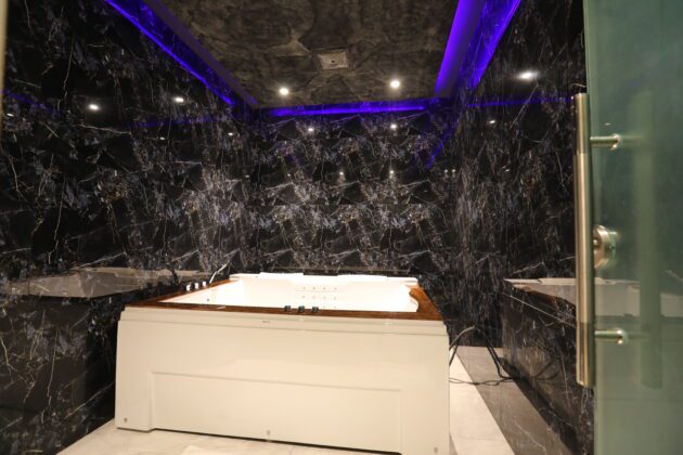 The Royal Orchard Suite - Image 15