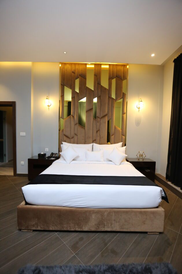 The Royal Orchard Suite - Image 4