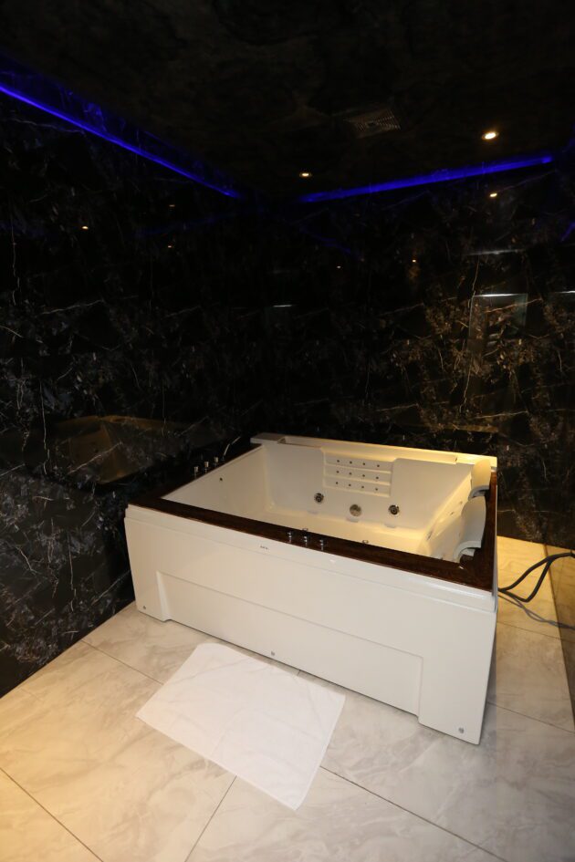 The Royal Orchard Suite - Image 26