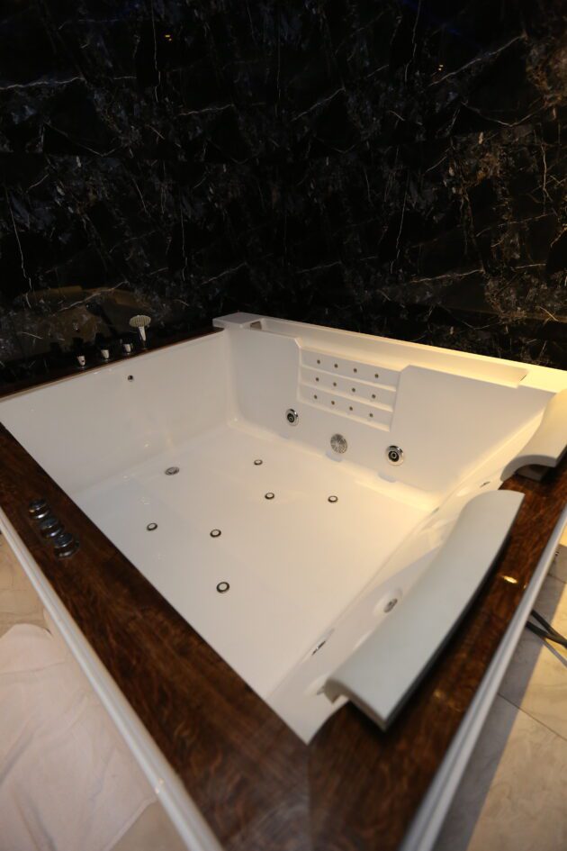 The Royal Orchard Suite - Image 20