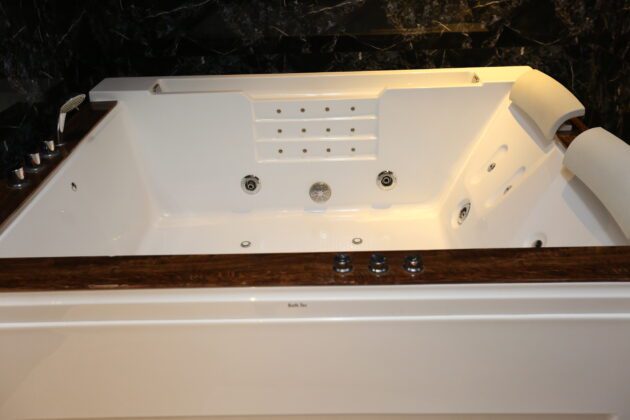 The Royal Orchard Suite - Image 19