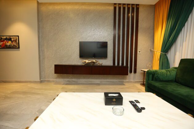 The Royal Orchard Suite - Image 10